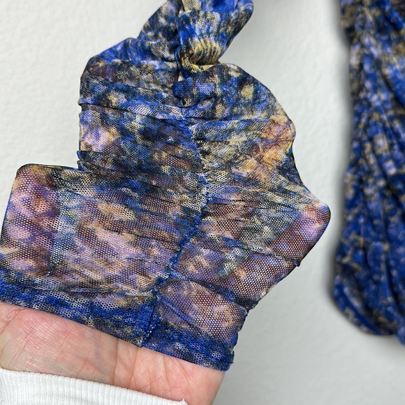 NWT Guess Sheer Top - Picture 10 of 10